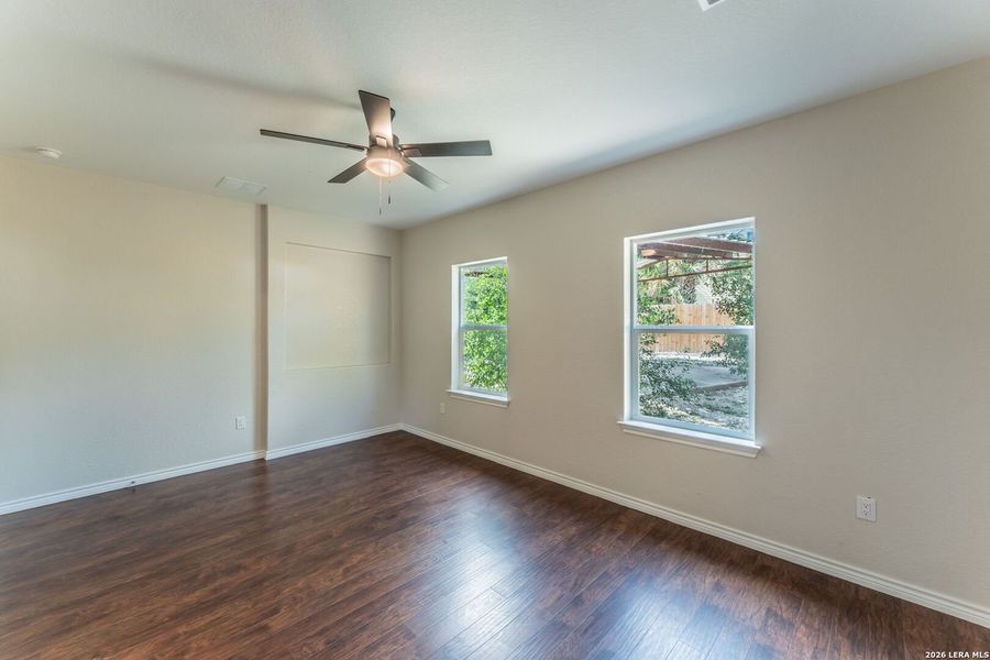 Spacious, unfurnished interior of a new home in , San Antonio (Image 10).