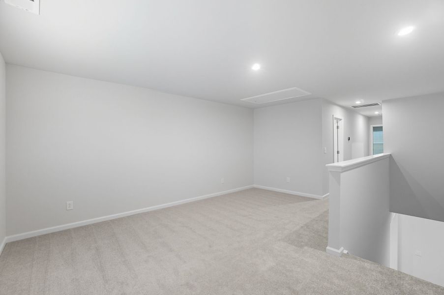 Spacious, unfurnished interior of a new home in Waxhaw Landing, Monroe (Image 23).