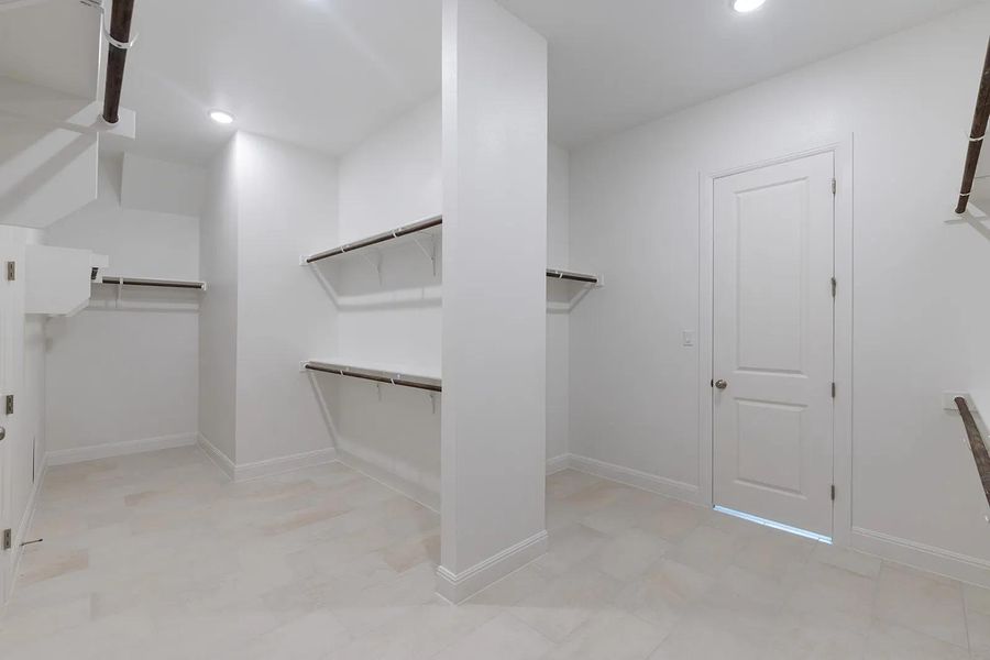 Lynmar II B Primary closet