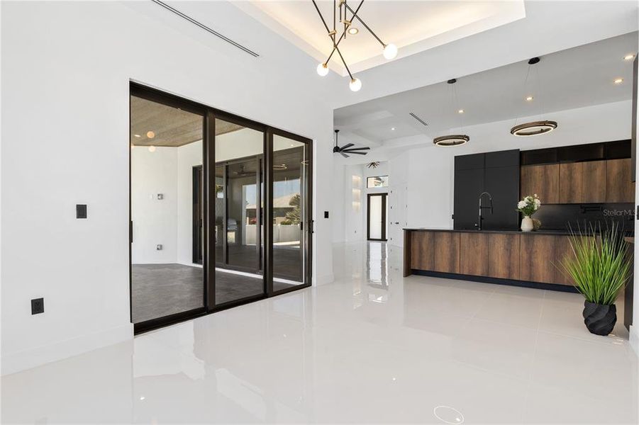 Spacious, unfurnished interior of a new home in , Cape Coral (Image 38).