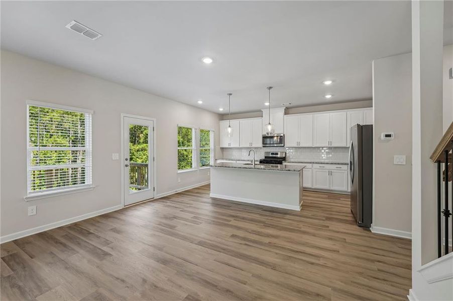 Spacious, unfurnished interior of a new home in Ivey Township, Dallas (Image 37).
