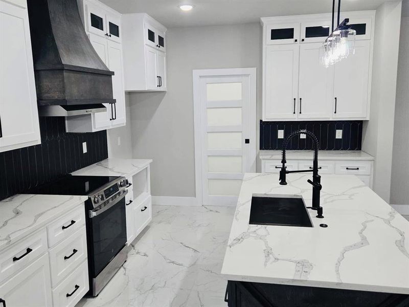 **Photos are of a similar, completed home by the builder. **Photos are of a similar, completed home by the builder.