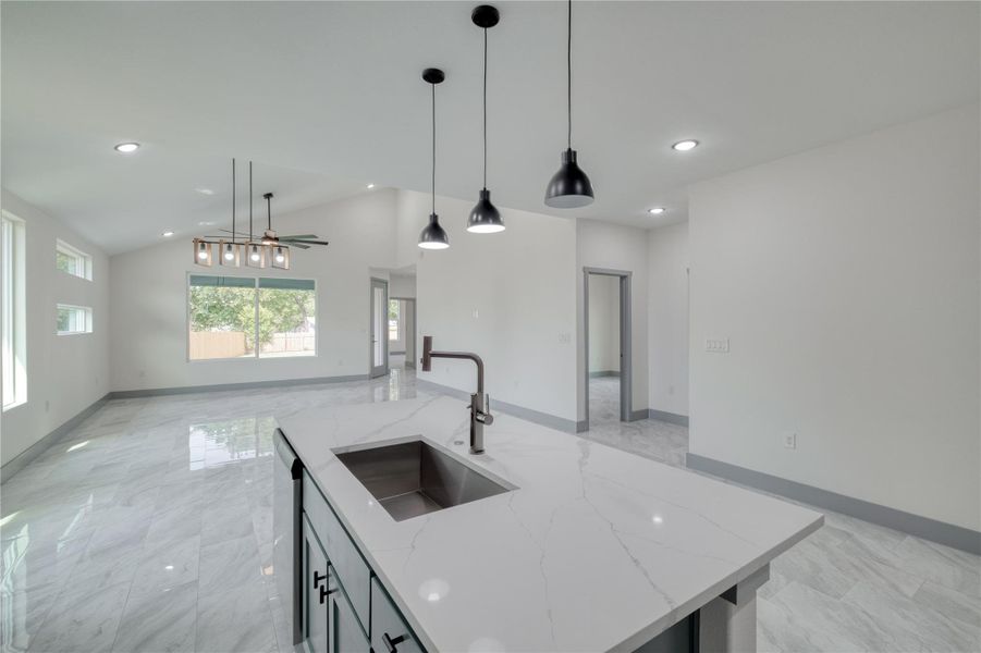 Beautiful Sink Island with chic lighting Beautiful Sink Island with chic lighting