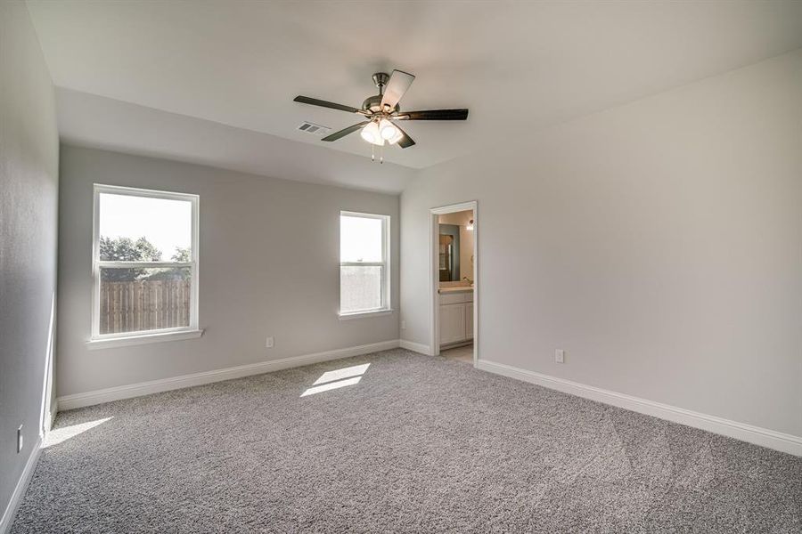 Spacious, unfurnished interior of a new home in , Corsicana (Image 10).