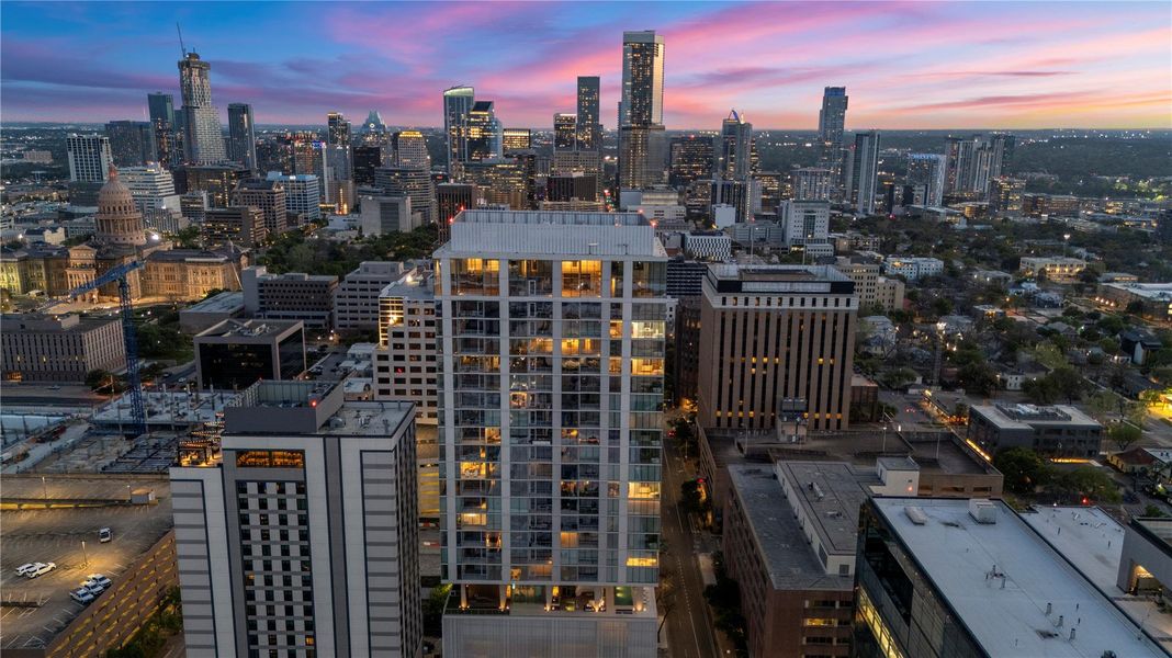 LIMITED RESIDENCES. A limited collection of only 117 downtown residences. Seven (7) Residences per floor and five (5) two-story penthouse on Levels 27-28. LIMITED RESIDENCES. A limited collection of only 117 downtown residences. Seven (7) Residences per floor and five (5) two-story penthouse on Levels 27-28.