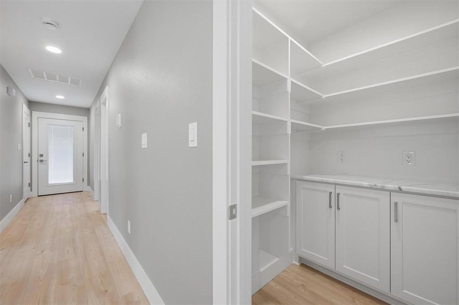 Spacious, unfurnished interior of a new home in , Sherman (Image 16).