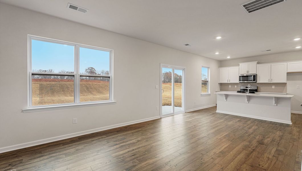 Spacious, unfurnished interior of a new home in Hunters Ridge, Woodruff (Image 23).