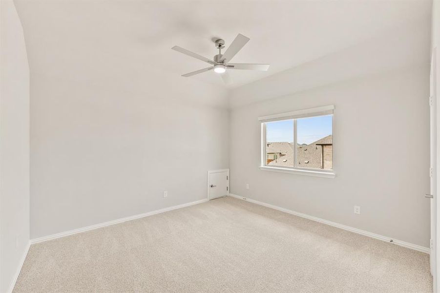 Spacious, unfurnished interior of a new home in Creekview Meadows, Pilot Point (Image 34).