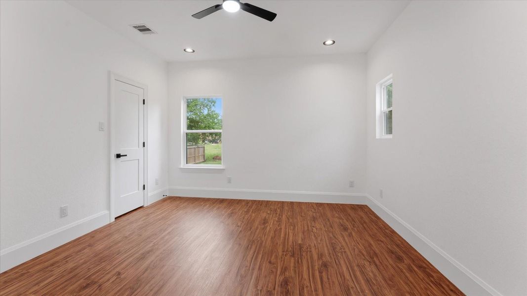 Spacious, unfurnished interior of a new home in , Conroe (Image 21). Spacious, unfurnished interior of a new home in , Conroe (Image 21).