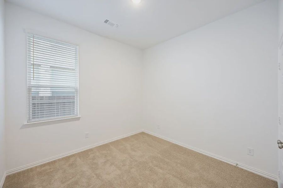 Spacious, unfurnished interior of a new home in Bel Air Village, Sherman (Image 19).