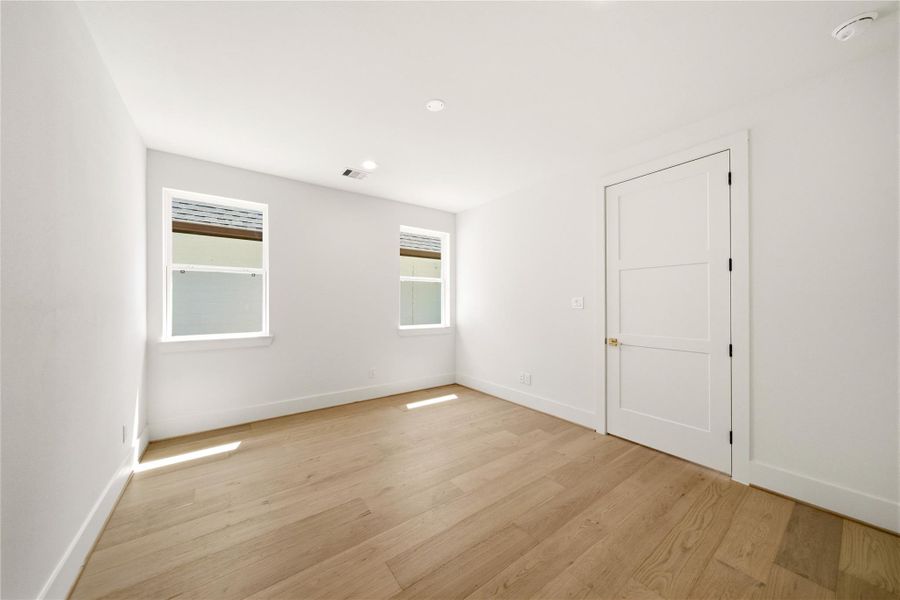 Spacious, unfurnished interior of a new home in , Houston (Image 22).