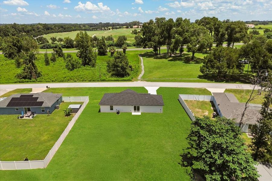 Exterior details and patio area of a home in , Dunnellon (Image 27).