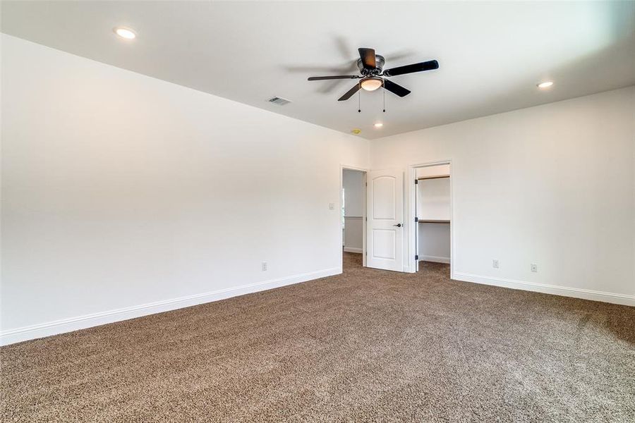 Spacious, unfurnished interior of a new home in , Granbury (Image 22).
