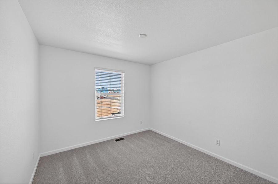 Spacious, unfurnished interior of a new home in Sky Ranch, Aurora (Image 13).
