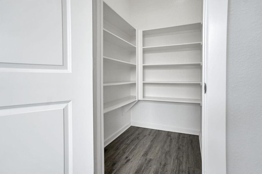 Spacious, unfurnished interior of a new home in Sunterra 50s, Katy (Image 7).