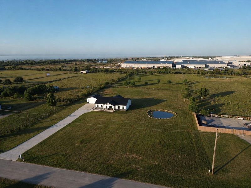 Community amenities in , Sealy (Image 34).