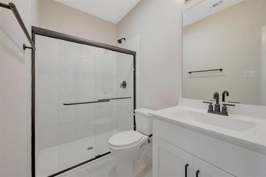 Furnished interior view inside a new home in Elevon, Lavon (Image 12).