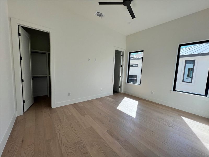 Spacious, unfurnished interior of a new home in , Horseshoe Bay (Image 28).