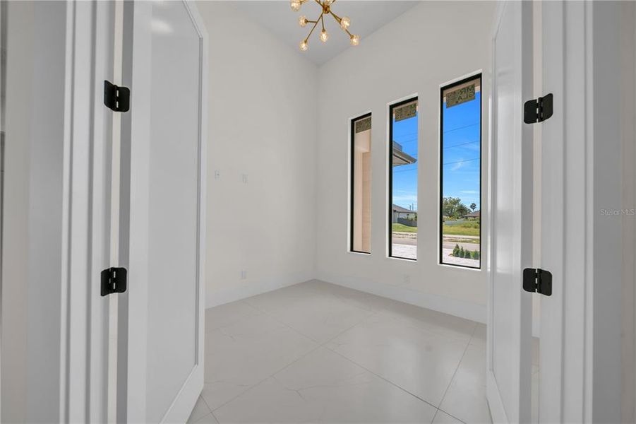 Spacious, unfurnished interior of a new home in , Cape Coral (Image 20).