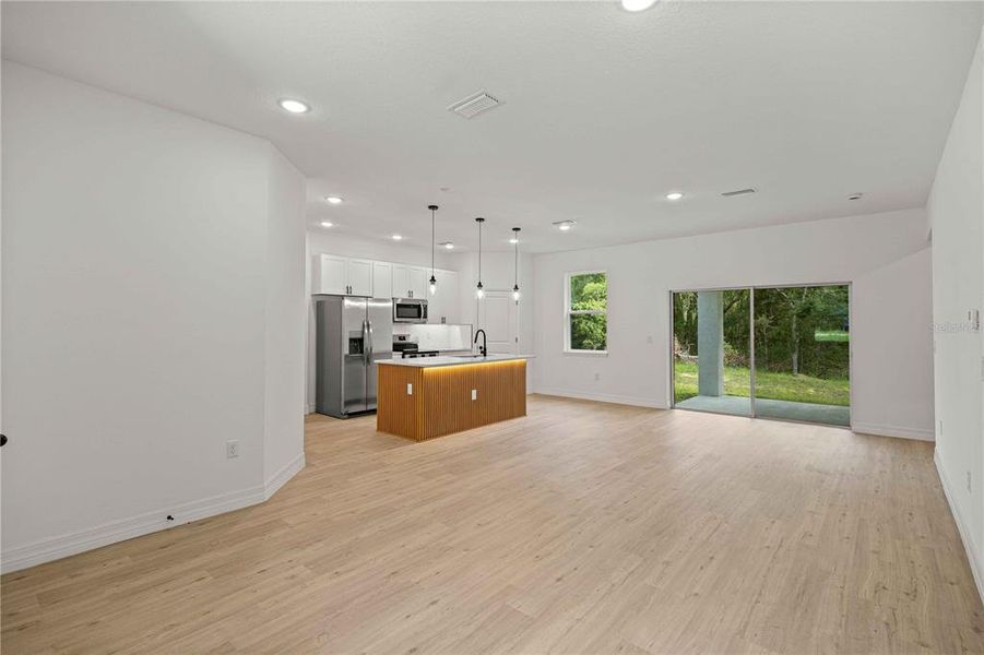 Spacious, unfurnished interior of a new home in , Citrus Springs (Image 20).