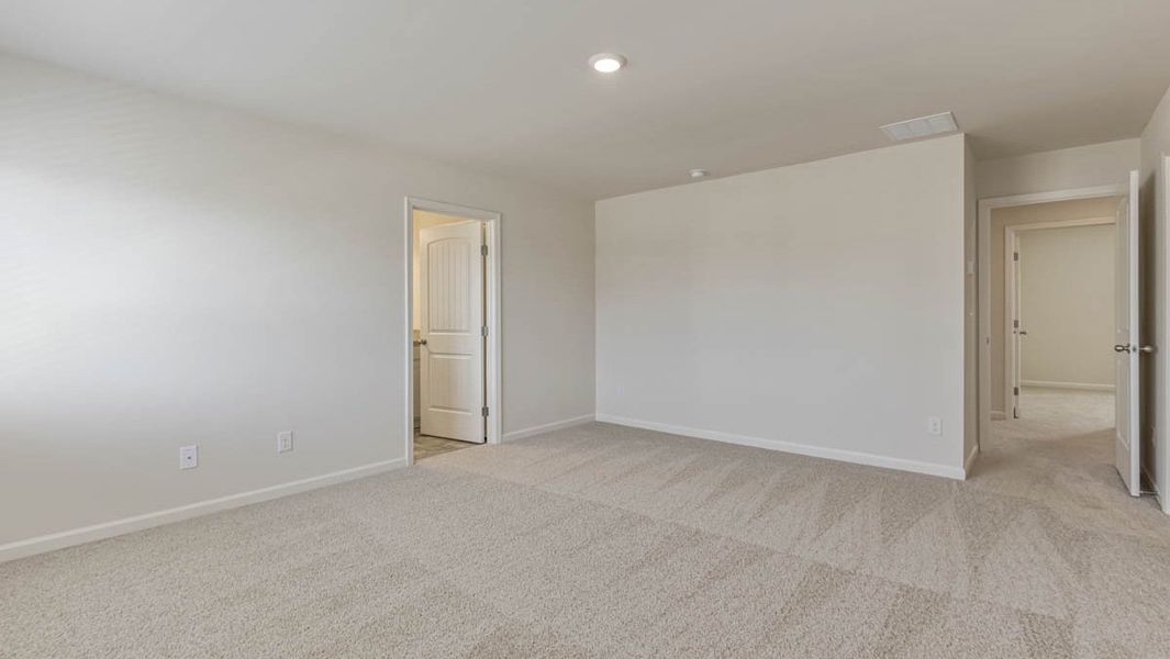 Spacious, unfurnished interior of a new home in Sherwood Manor, Atlanta (Image 11).