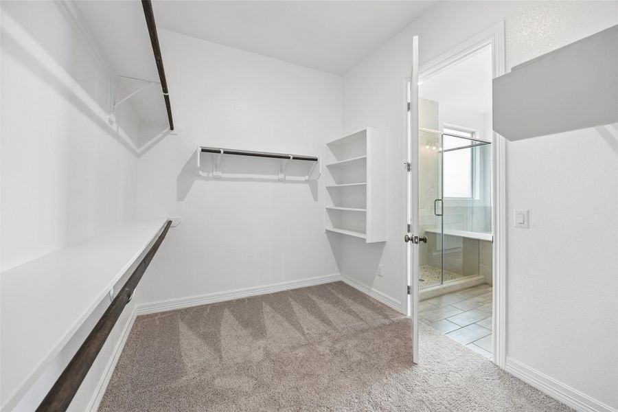 Spacious, unfurnished interior of a new home in Lago Mar, Texas City (Image 23).