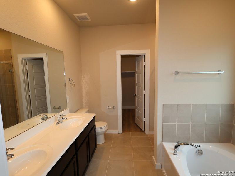 Furnished interior view inside a new home in Winding Brook, San Antonio (Image 10). Furnished interior view inside a new home in Winding Brook, San Antonio (Image 10).
