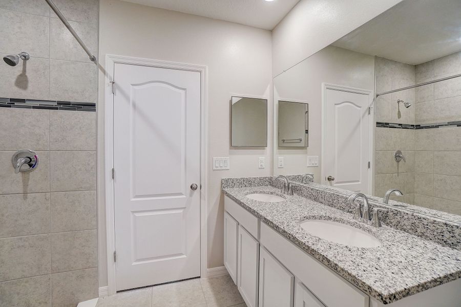 Representative furnished interior of a home built from the Oak by Maronda Homes in Coastal Communities, Edgewater (Image 12).