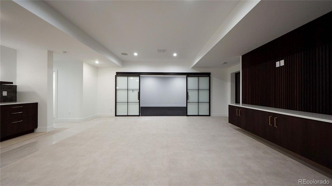 Spacious, unfurnished interior of a new home in , Golden (Image 25).