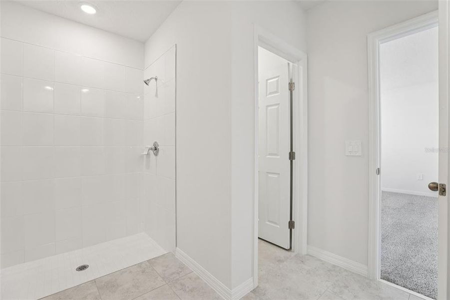 Spacious, unfurnished interior of a new home in Lawson Dunes - Signature Series, Haines City (Image 31).