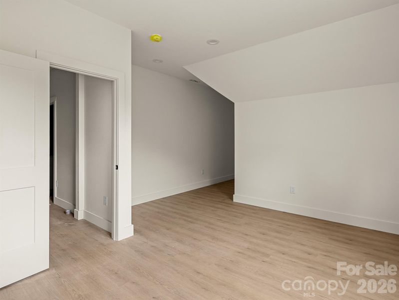 Spacious, unfurnished interior of a new home in , Leicester (Image 17).