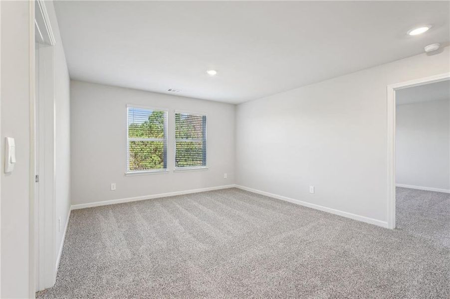 Spacious, unfurnished interior of a new home in Ivey Township, Dallas (Image 38).