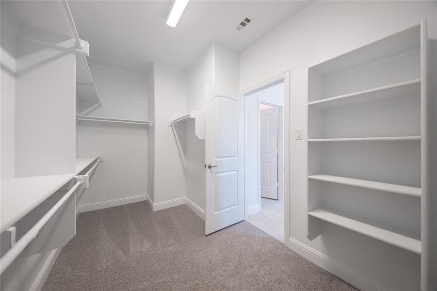 Image 33 of a home in Valencia on the Lake: Valencia 50s. Image 33 of a home in Valencia on the Lake: Valencia 50s.