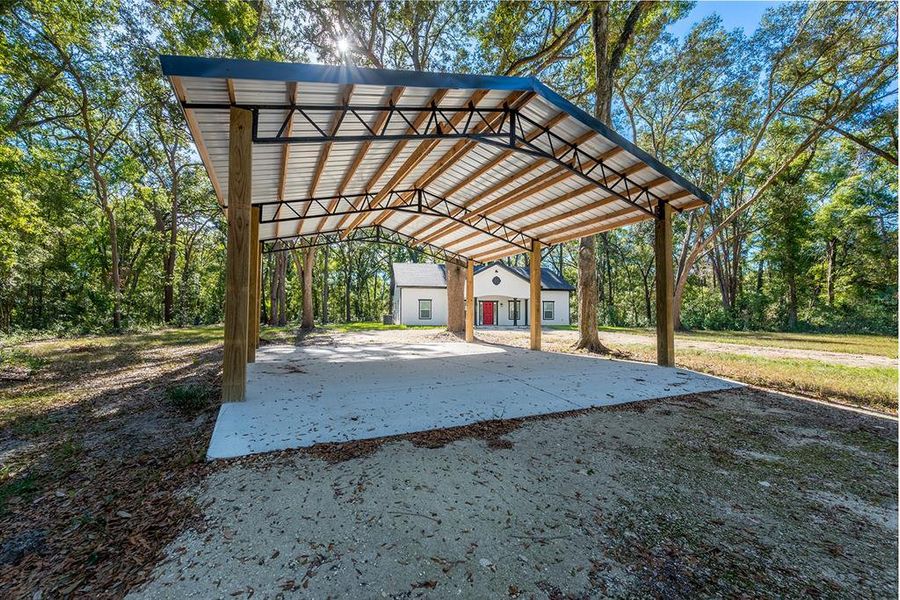 Community amenities in , Bell (Image 38).