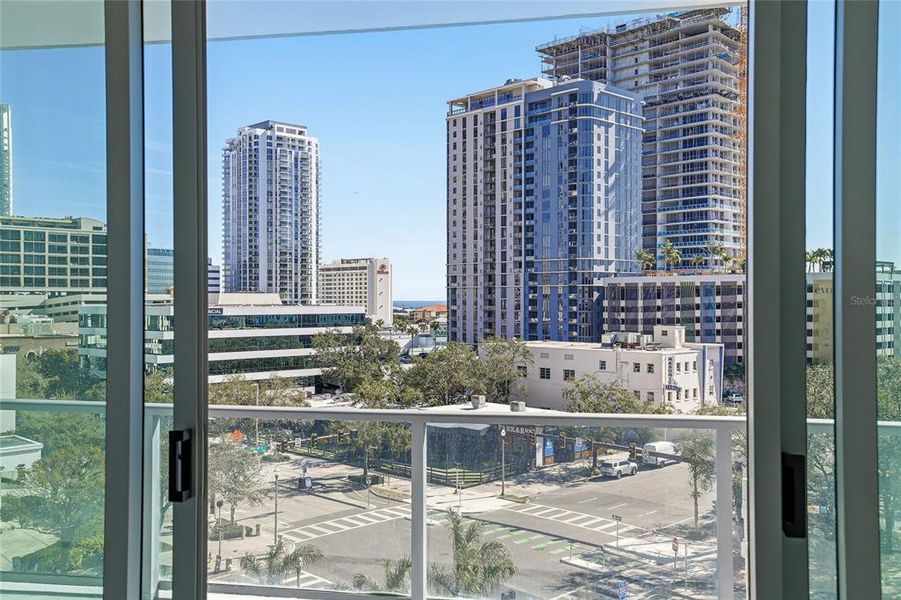 Condo located in St. Petersburg, FL showcasing its design and architecture (Image 36).