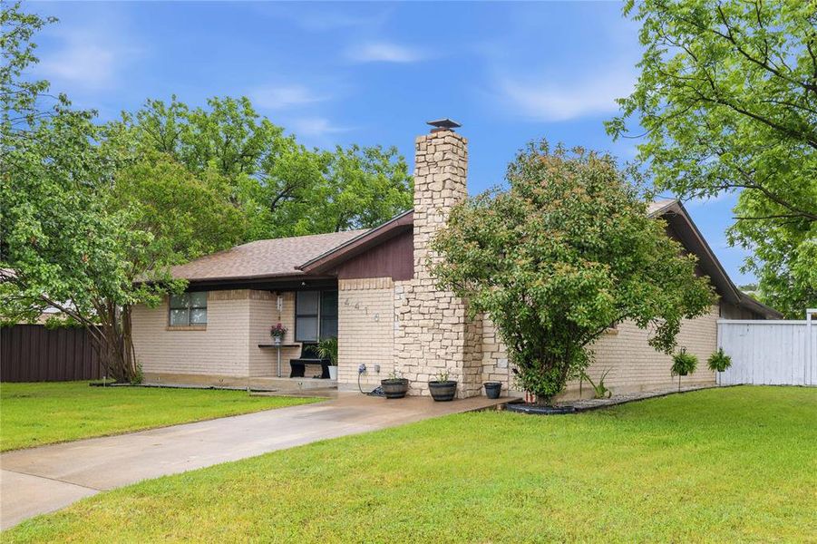 Exterior details and patio area of a home in , Brownwood (Image 26).