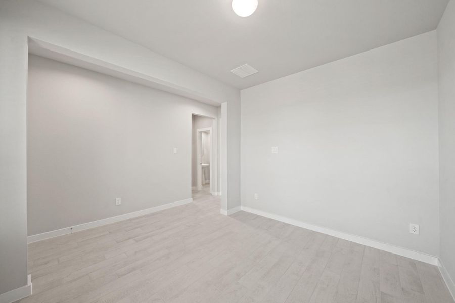 Spacious, unfurnished interior of a new home in Huntington Place, Rosharon (Image 19). Spacious, unfurnished interior of a new home in Huntington Place, Rosharon (Image 19).