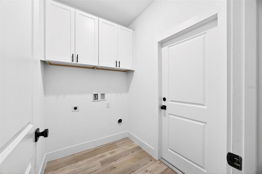Spacious, unfurnished interior of a new home in , Port Charlotte (Image 35).