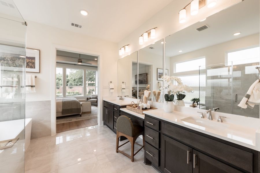 Representative furnished interior of a home built from the Fulbright by Tri Pointe Homes in Sienna 60’, Missouri City (Image 31).