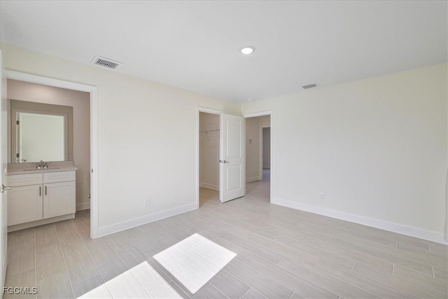 Spacious, unfurnished interior of a new home in Cape Coral, Cape Coral (Image 25). Spacious, unfurnished interior of a new home in Cape Coral, Cape Coral (Image 25).