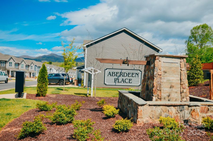 Image 25 of a home in Aberdeen Place.