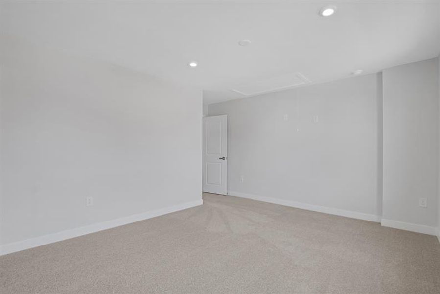 Spacious, unfurnished interior of a new home in Edinburgh, Locust Grove (Image 46).