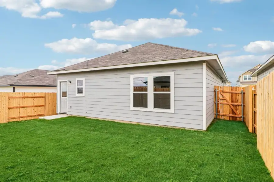 Exterior details and patio area of a home in Edgebrooke, Pflugerville (Image 19).