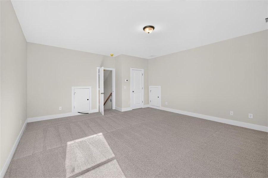 Spacious, unfurnished interior of a new home in , Gainesville (Image 38).