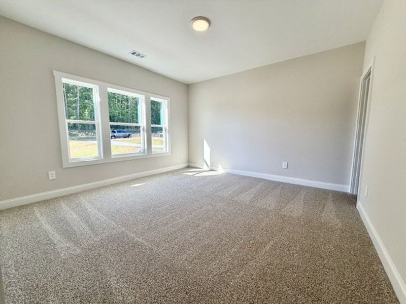 Spacious, unfurnished interior of a new home in Lakefield, Palmetto (Image 12). Spacious, unfurnished interior of a new home in Lakefield, Palmetto (Image 12).