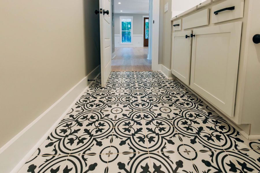 Spacious, unfurnished interior of a new home in , Walterboro (Image 58).