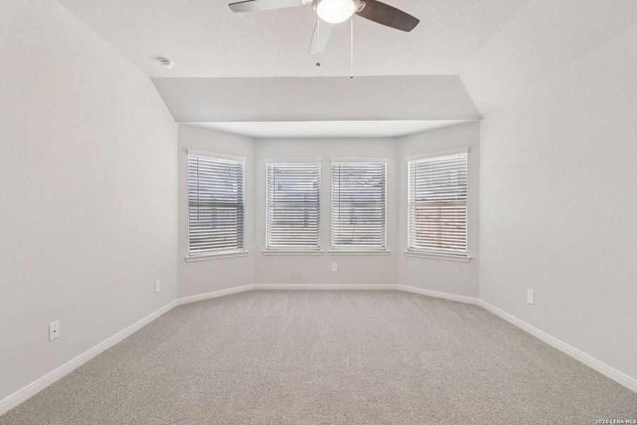 Spacious, unfurnished interior of a new home in Arcadia Ridge - Classic Series, San Antonio (Image 22).