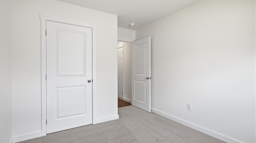 Spacious, unfurnished interior of a new home in Emory Creek, Harriman (Image 28).