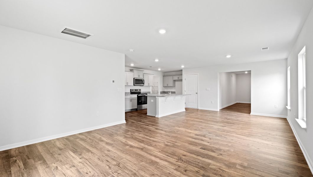 Spacious, unfurnished interior of a new home in Baxter Village, Boiling Springs (Image 17).