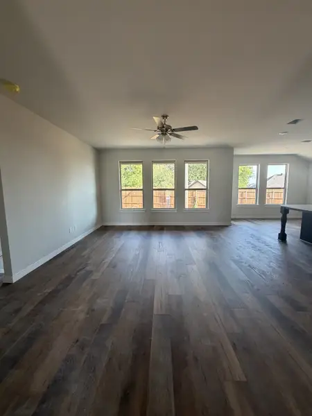 Spacious, unfurnished interior of a new home in Trail Creek, Cleburne (Image 9).